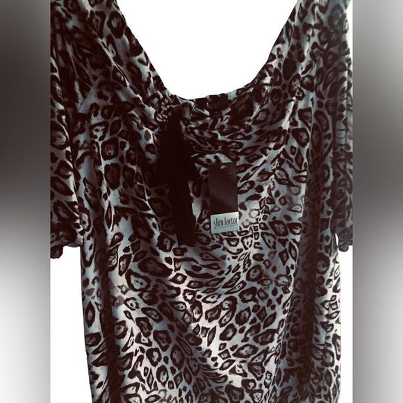 NWT SLIM FACTOR By INVESTMENTS. Leopard Designed. Black Bow 3/4 Sleeves Stretchy - Picture 3 of 5
